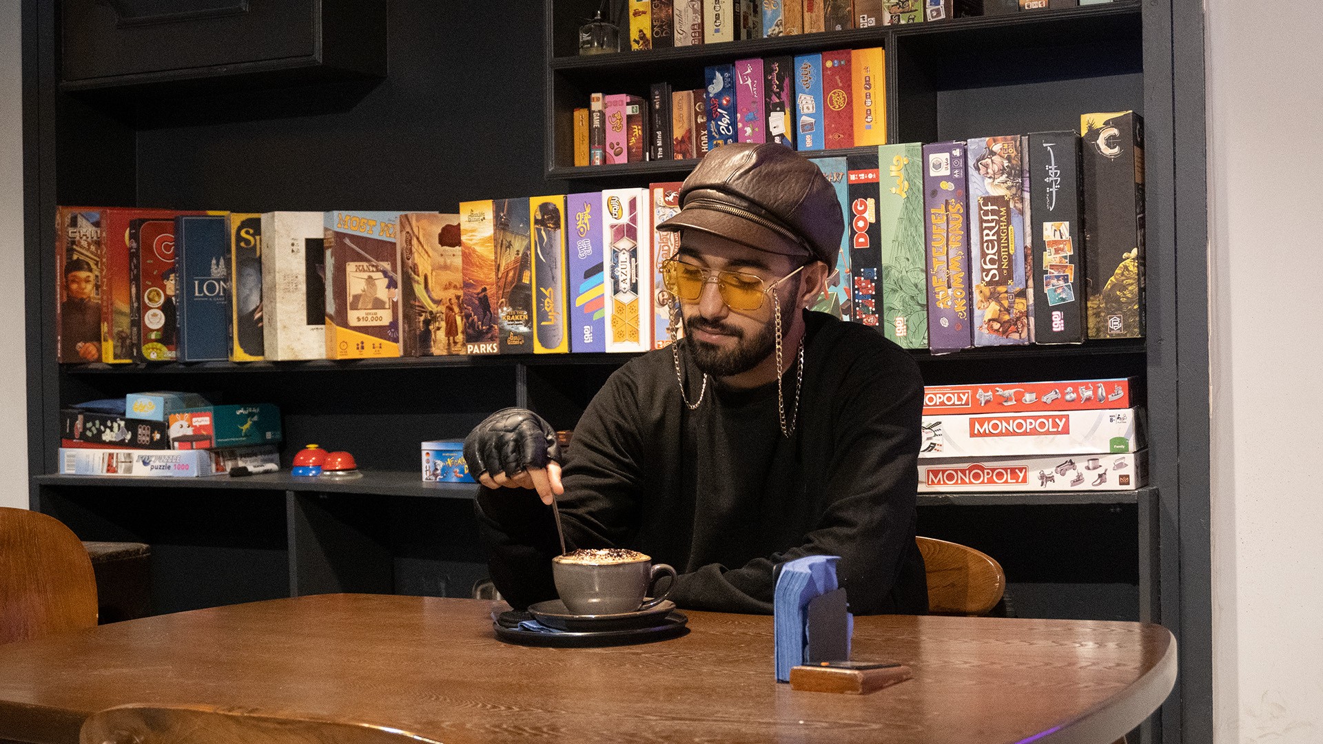 Amir hapel in Coffe public 3