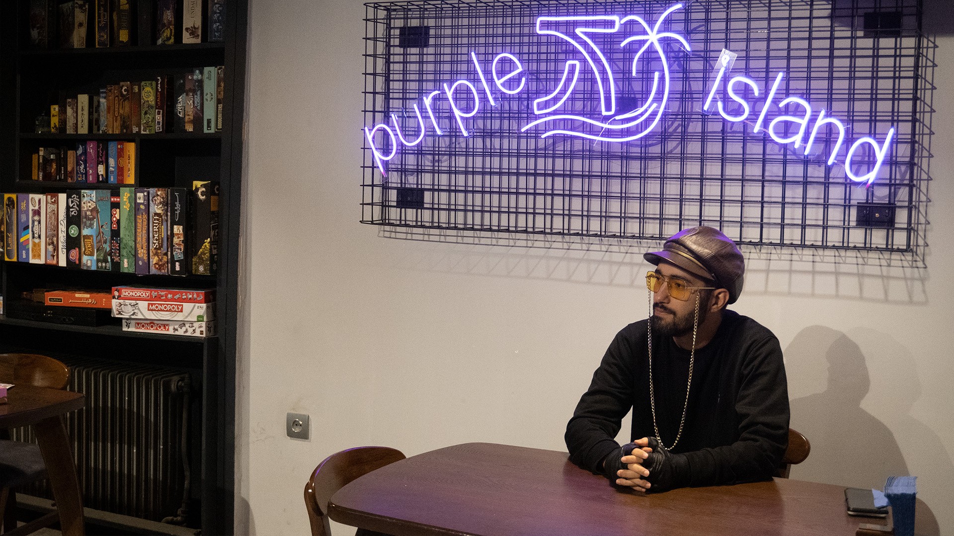 Amir hapel in Coffe public 5