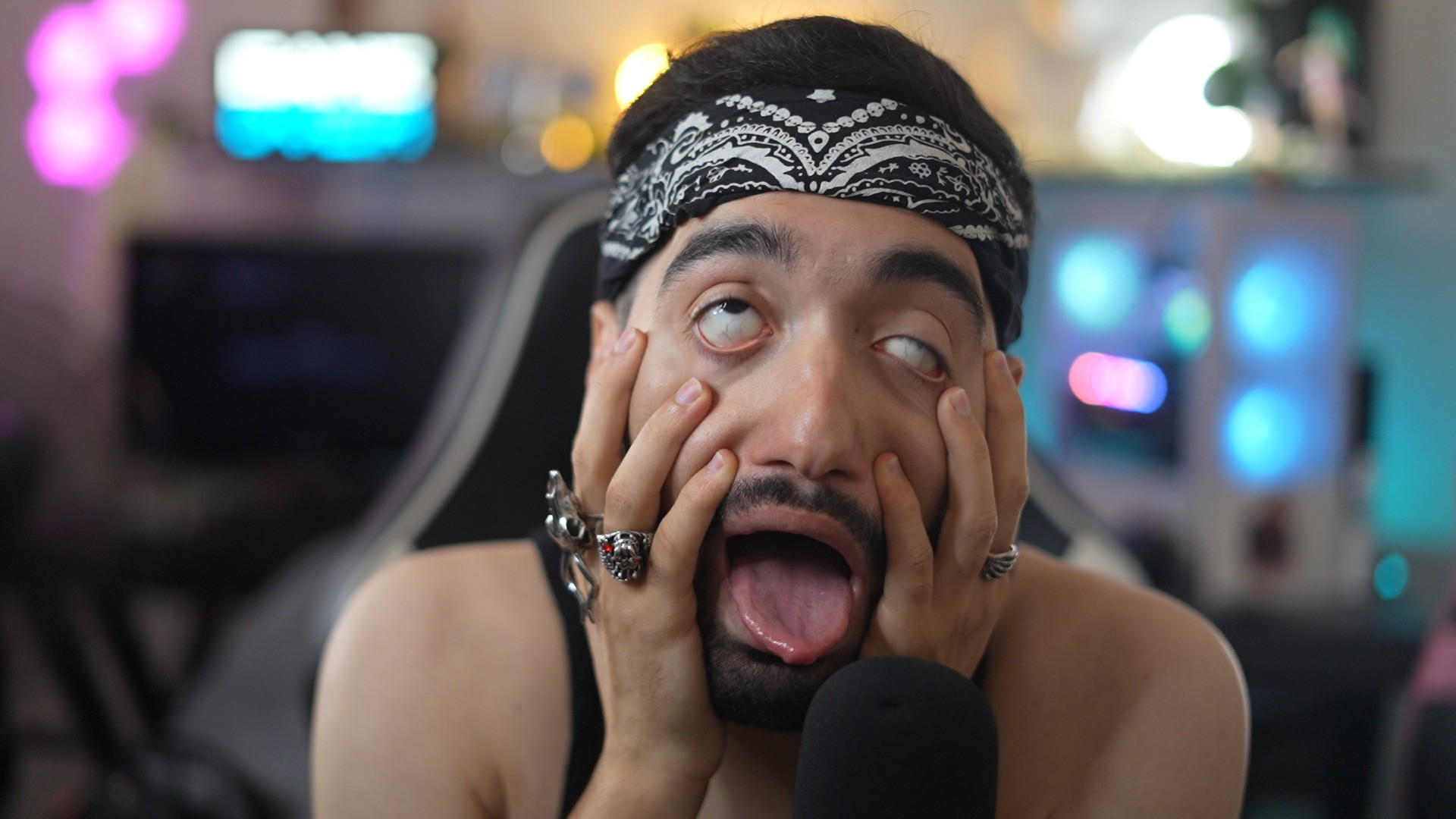 I’ve stuck in horror game world